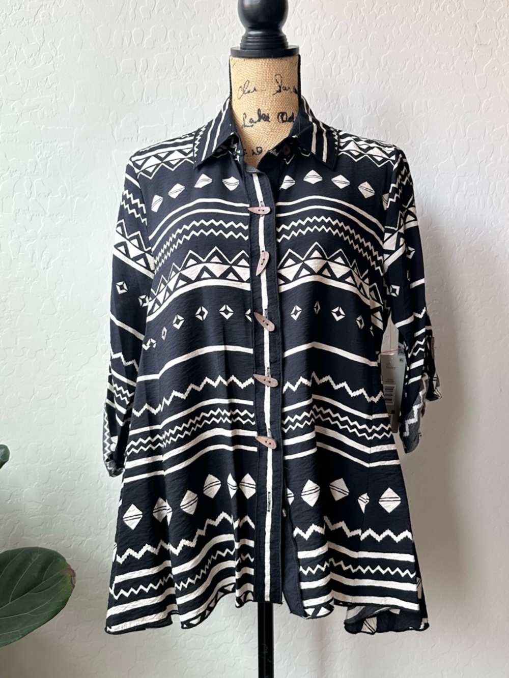 Ali Miles Geometric Asymmetrical Hem Black and White Tunic Size